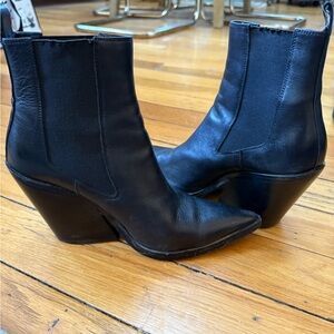 Black Leather Pointed Toe Steve Madden Western Heeled Booties, size US 9.5